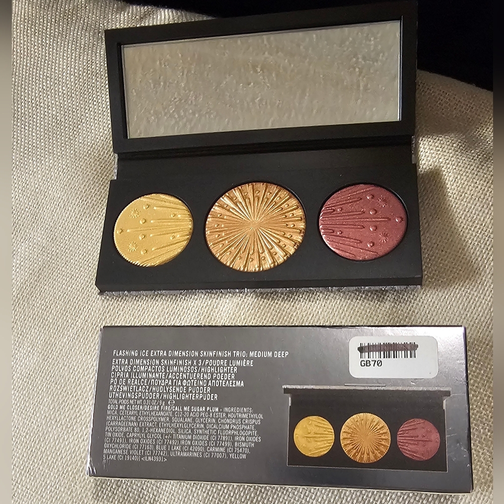 MAC Cosmetics Flashing Ice Extra Dimension Highlighter Trio Medium Deep Palette - Picture 4 of 9